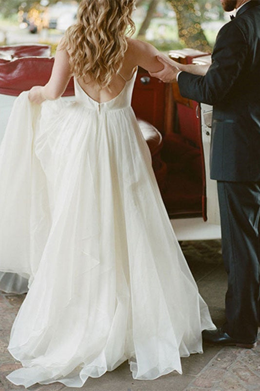Vestido de novia de tul con escote en V y sin mangas de Weitese